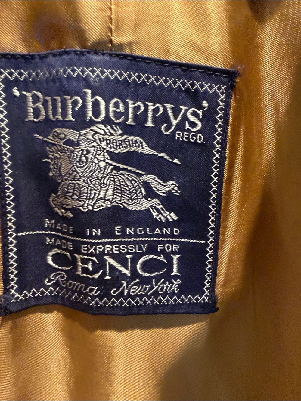 Vintage Womens Burberry Camden Coat with detachable wool lining. - Picture 6 of 9